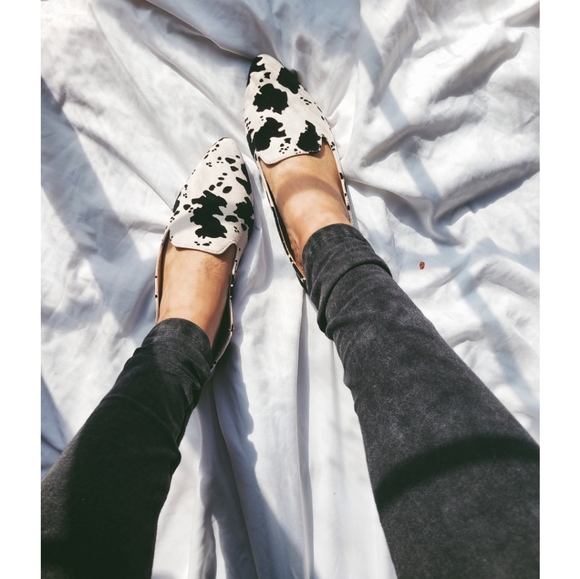 🚨The Dolly// cow print Flat vegan suede - Picture 3 of 4